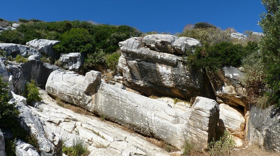 Kouros Tours